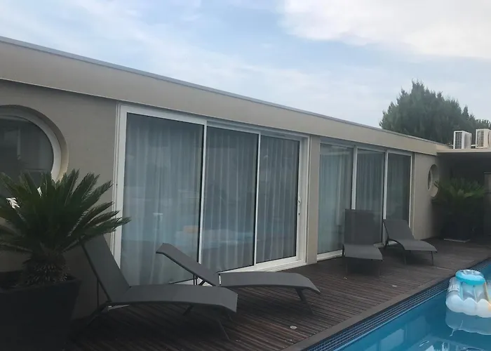 Cosy Avec Piscine Partagee