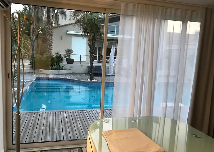 Vakantiehuis Cosy Avec Piscine Partagee